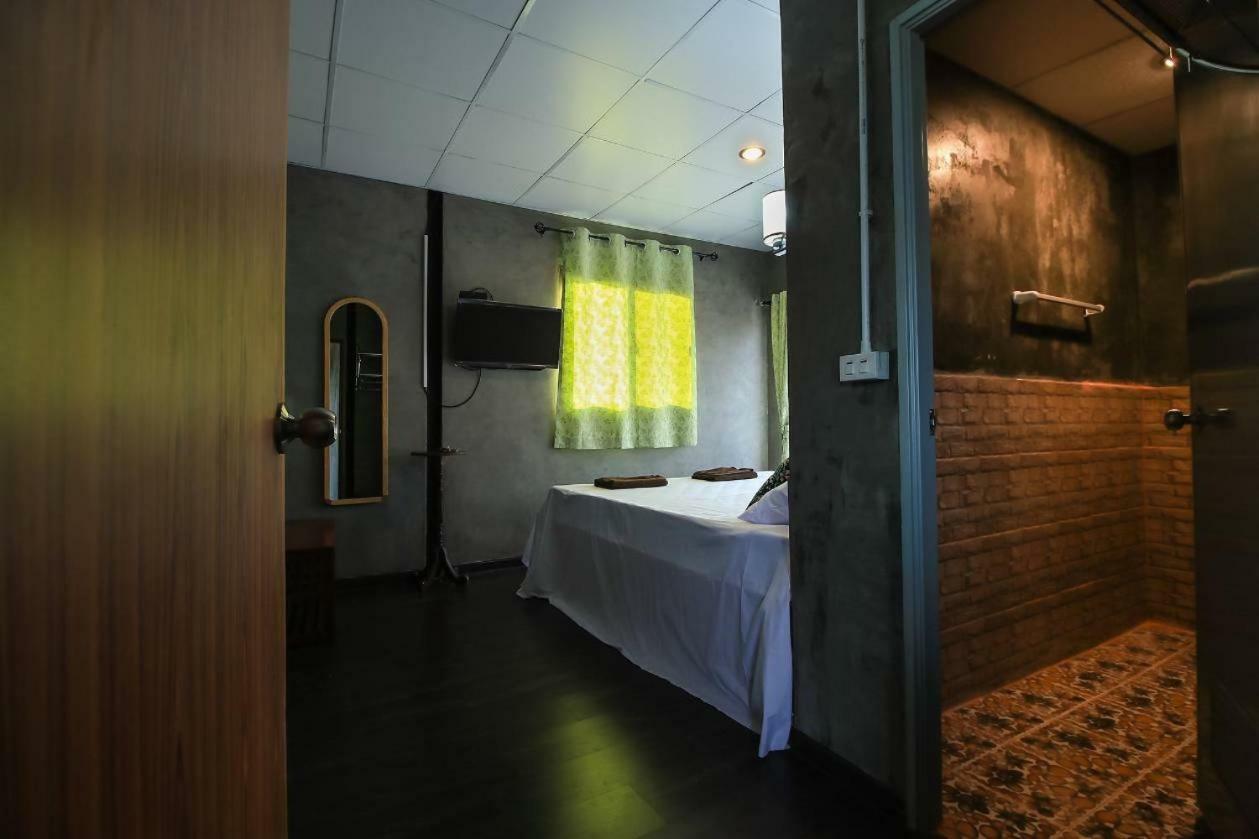 Falik Farm Stay Phra Nakhon Si Ayutthaya Exteriör bild